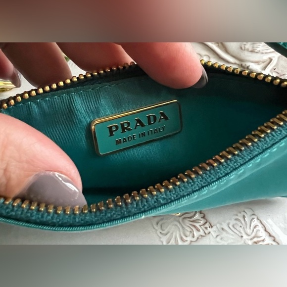 PRADA Tessuto Nylon coin pouch Keyring . Gold logo. Emerald color .Good - Picture 11 of 12